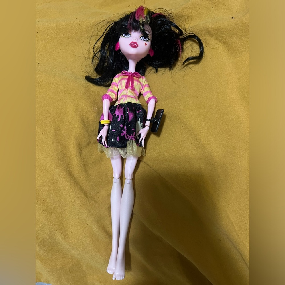 Monster high- draculara art class